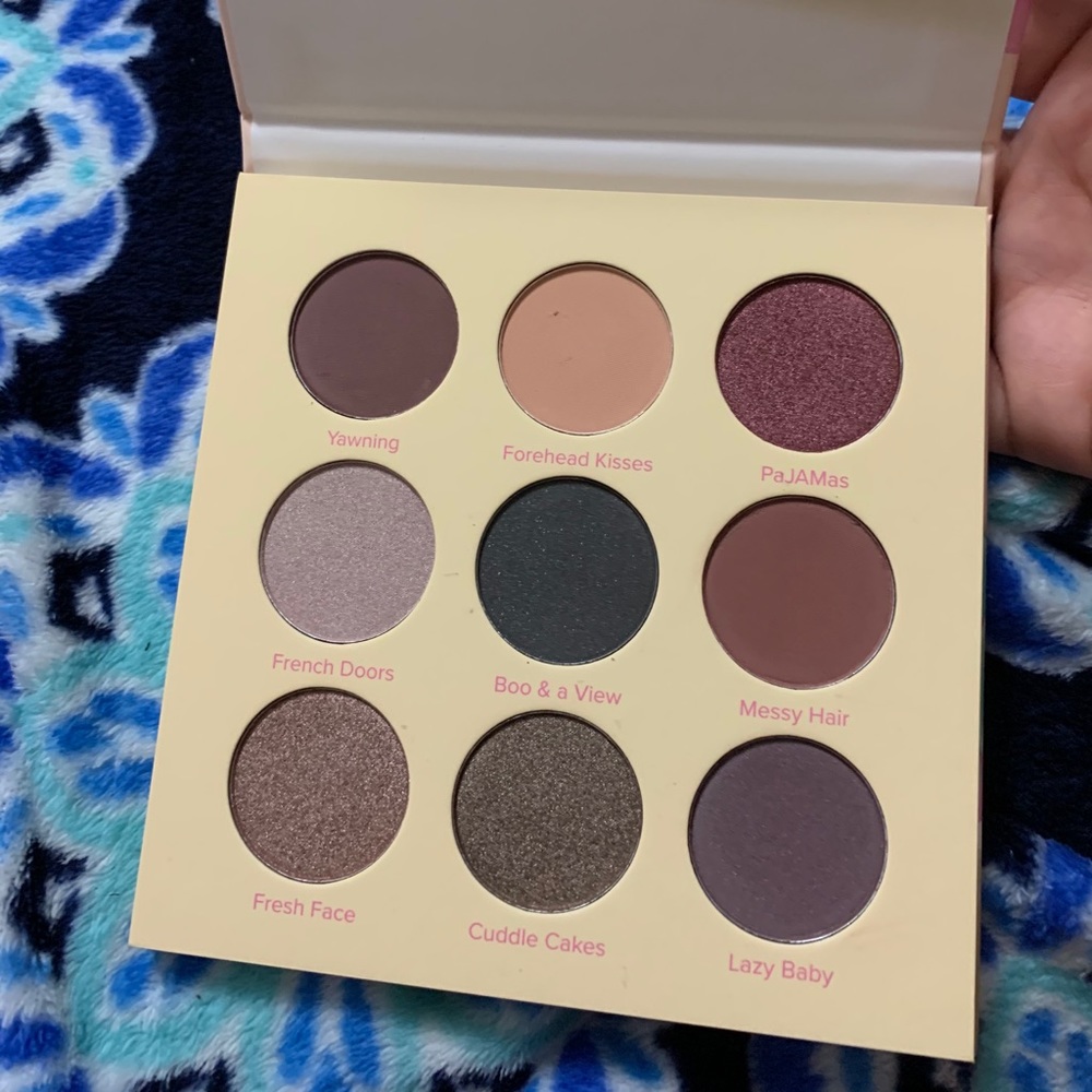 Breakfast in bed eyeshadow palette